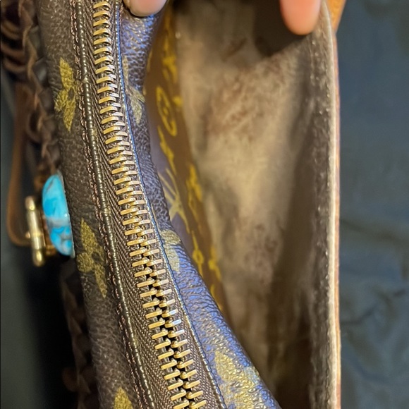 Authentic Louis Vuitton Fringe Purse. - Picture 9 of 10